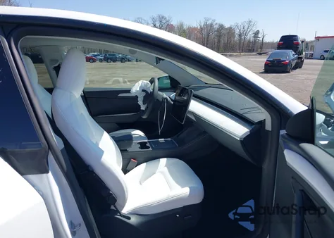 2024 Tesla Model Y Long Range Dual Motor All-Wheel Drive из США, поврежденный, VIN 7SAYGAEEXRF208493